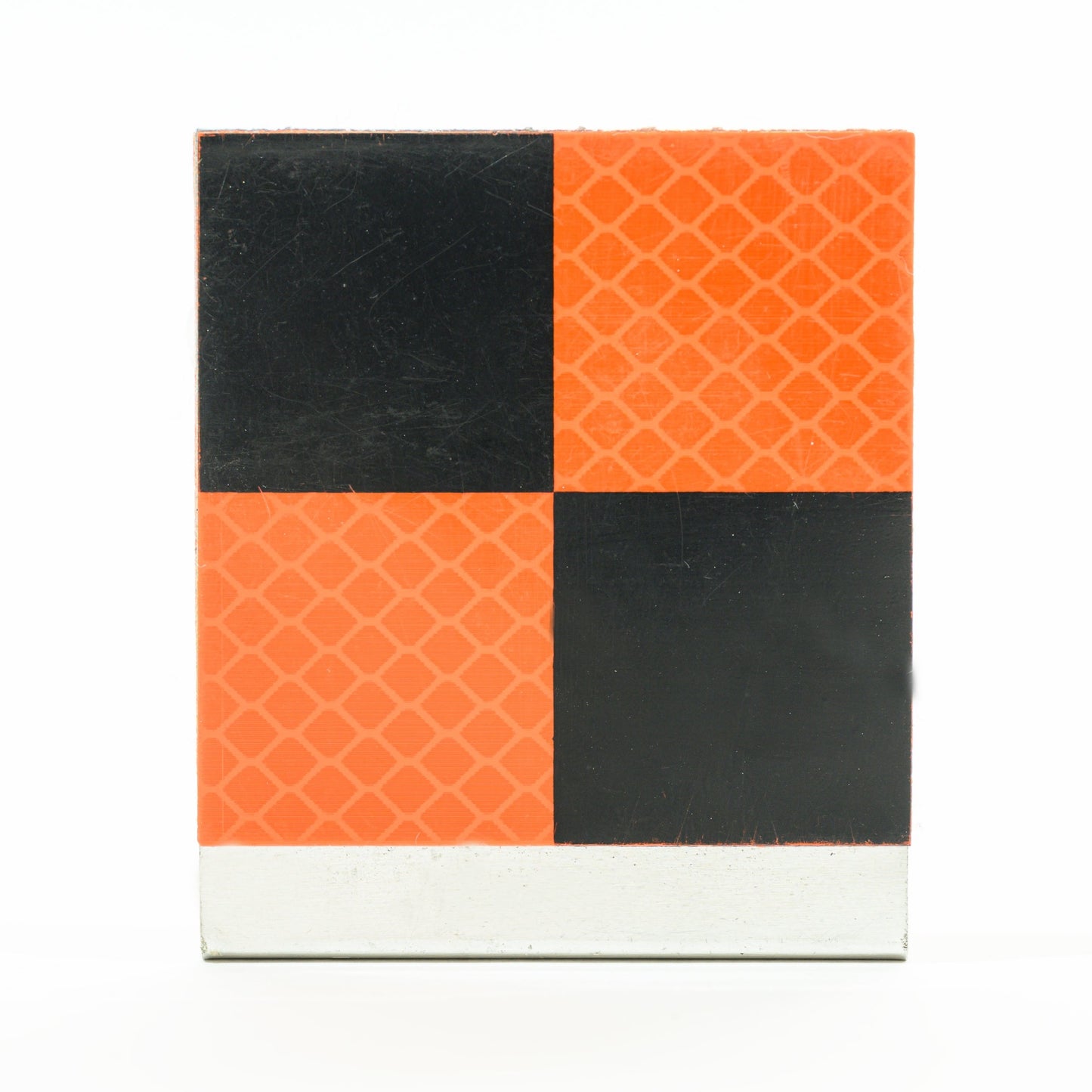 <transcy>Orange and black double-sided reflective target</transcy>