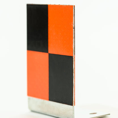 <transcy>Orange and black double-sided reflective target</transcy>